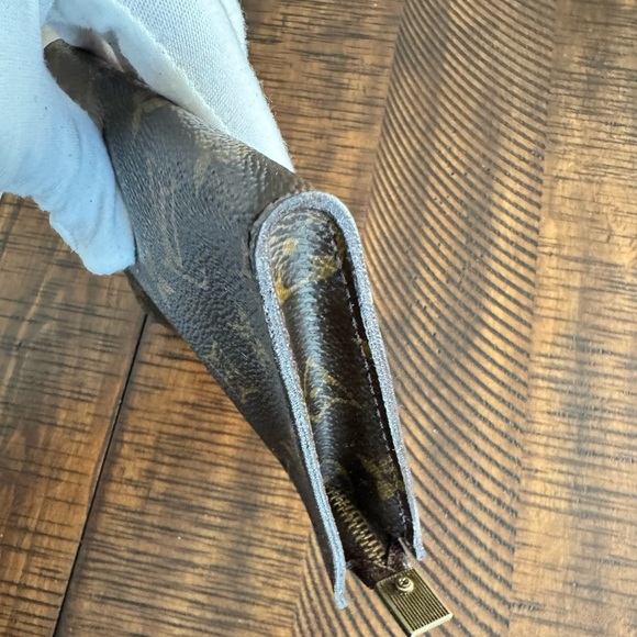 - Louis Vuitton Monogram Poche Toilette 15 Cosmetics Pouch Purse/ - Picture 5 of 14